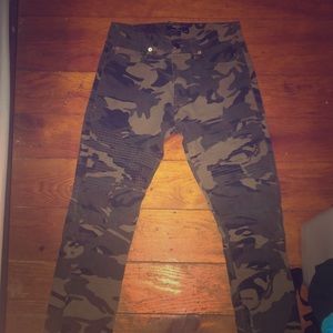 Camo skinny jeans